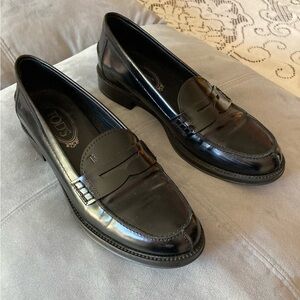 Tod’s Black Leather Woman’s Penny Loafers EU Size 37 US Size 6.5.  new not worn